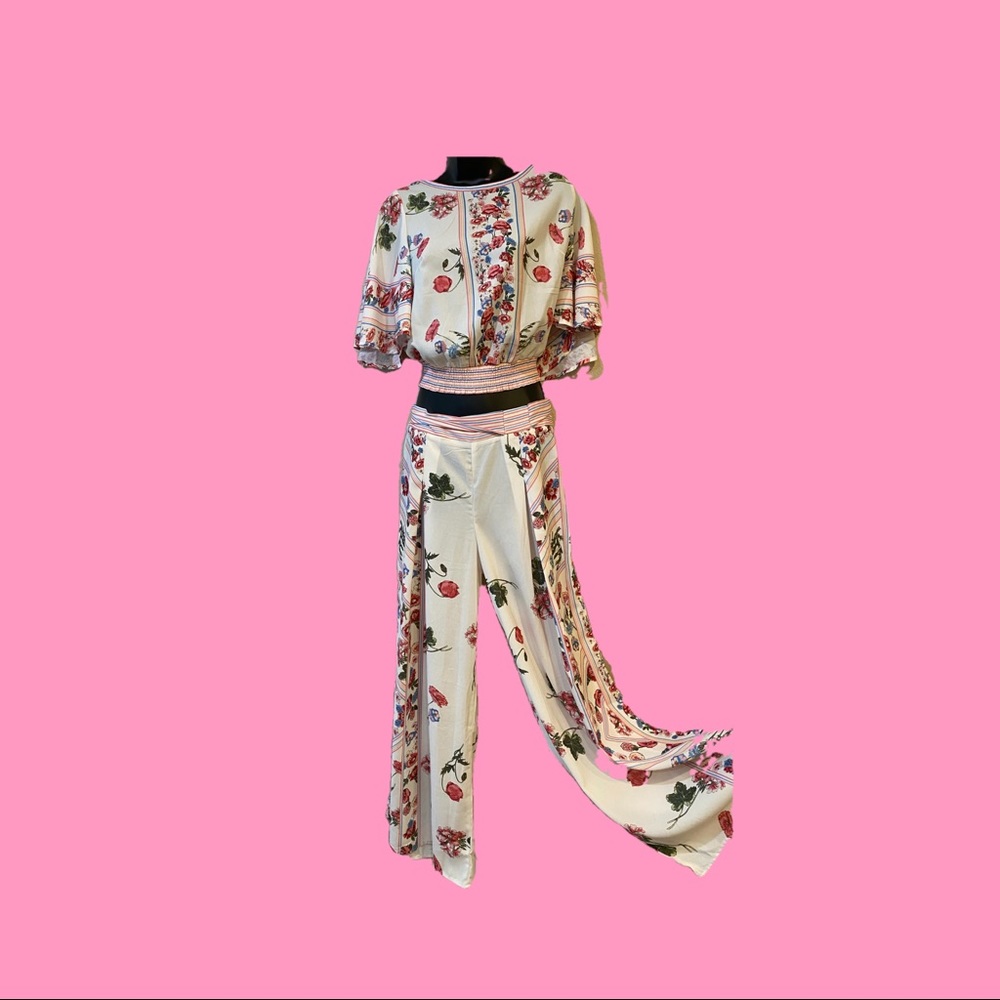 Top and bottom Pants set